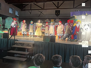 Der Prinz, Schneewittchen und die 7 Zwerge