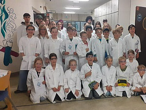 Kinder der Klasse 3 beim Forschertag im BKO.